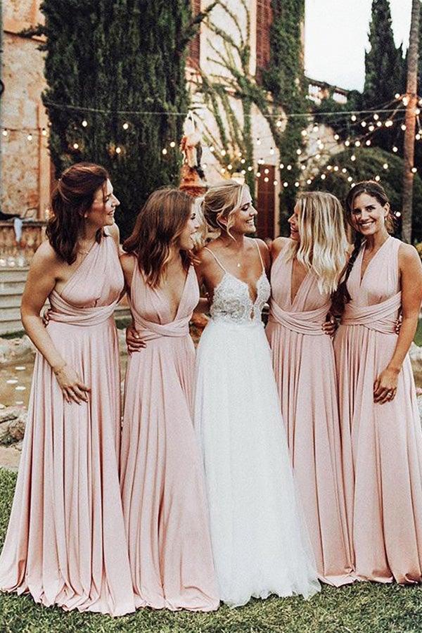 Elegante vestido de dama de honor largo con escote en V, satén elástico y pliegues rosas.