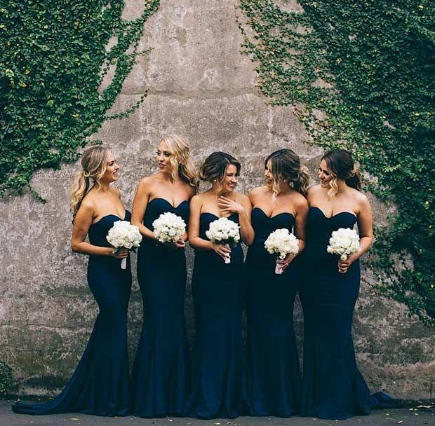 Elegantes vestidos largos de dama de honor con escote sirena en azul marino y escote corazón