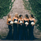 Elegantes vestidos largos de dama de honor con escote sirena en azul marino y escote corazón