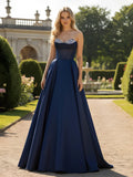 Elegante vestido de fiesta de satén sin tirantes con escote corazón con cuentas: Vestido de promoción
