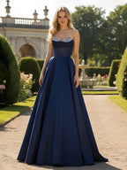 Elegante vestido de fiesta de satén sin tirantes con escote corazón con cuentas: Vestido de promoción