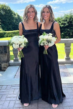 Elegante vestido negro largo de dama de honor con escote cuadrado