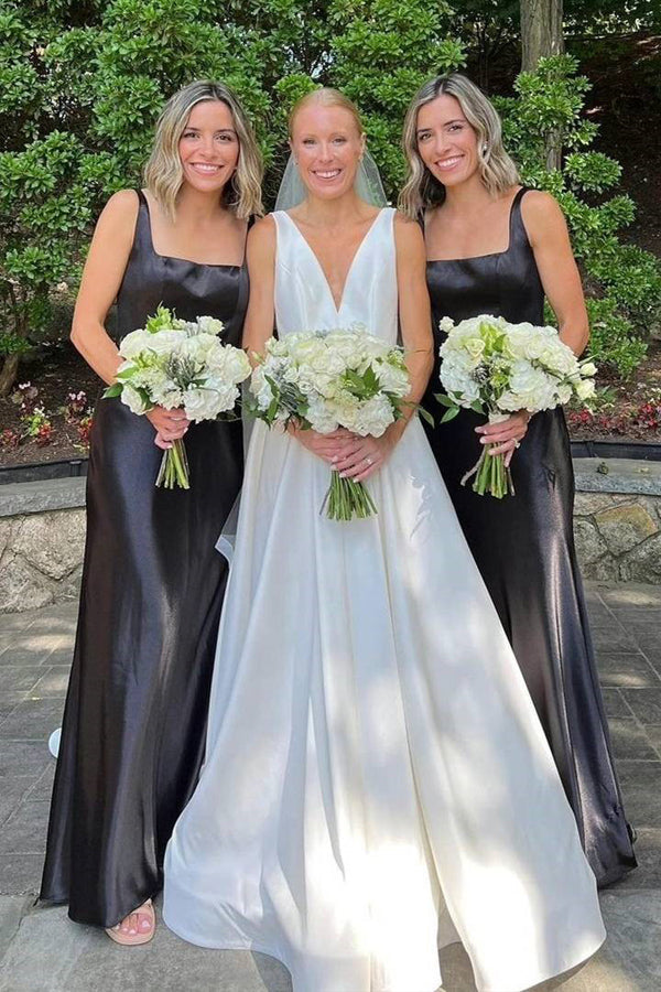 Elegante vestido negro largo de dama de honor con escote cuadrado