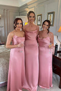 Elegante vestido de dama de honor largo con tirantes en color rosa hasta el suelo