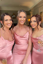 Elegante vestido de dama de honor largo con tirantes en color rosa hasta el suelo