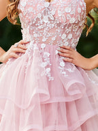 Vestido de fiesta asimétrico con bordado 3D y capas