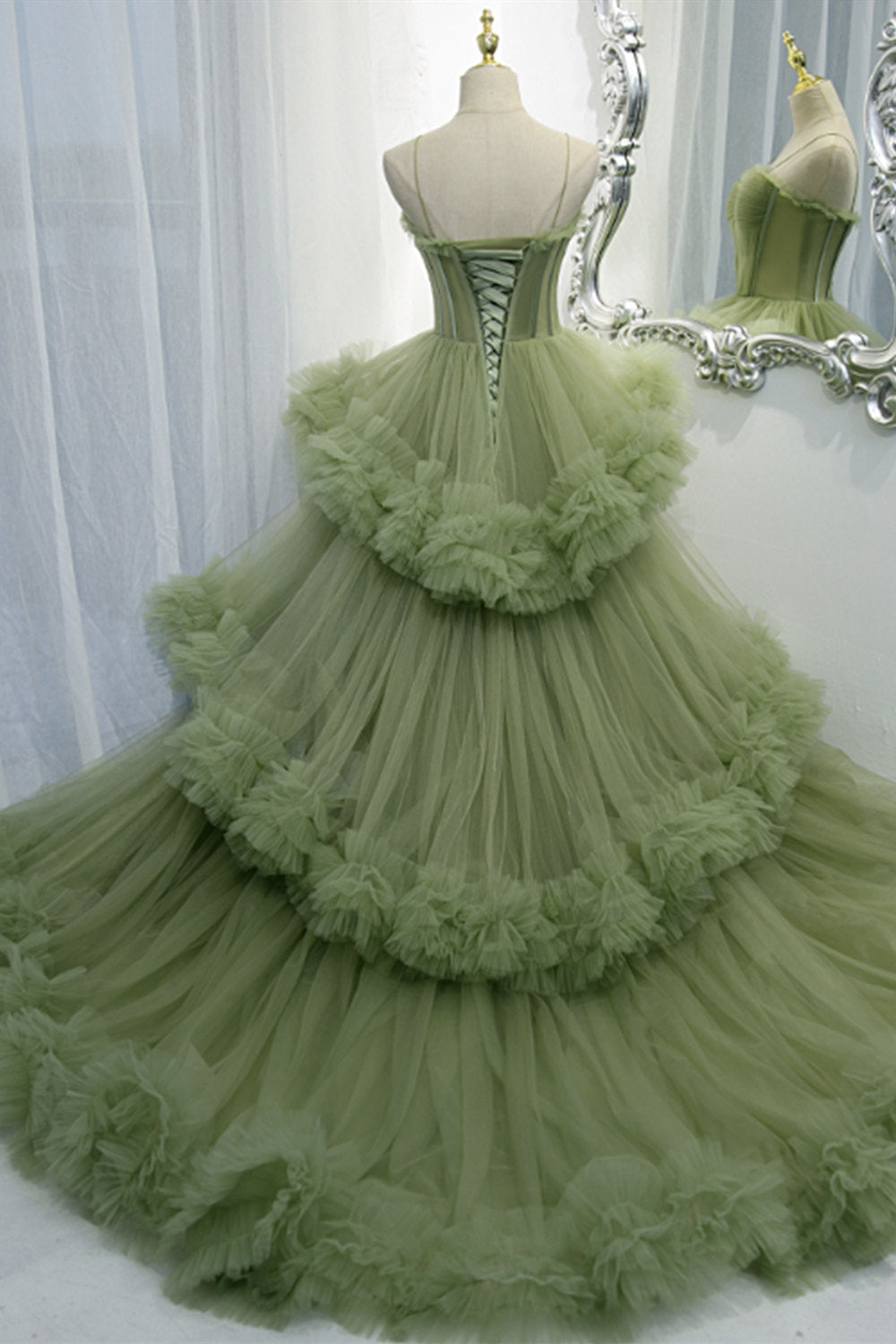 Vestido de fiesta de tul plisado con escote en A