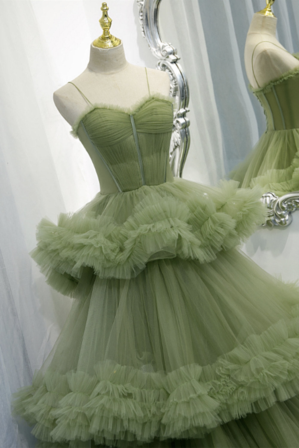 Vestido de fiesta de tul plisado con escote en A