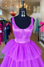 Vestido formal largo de tul escalonado color lila con cuello redondo y corte A