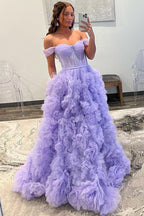 Vestido de fiesta de tul con volantes y hombros descubiertos con abertura