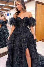 A-Linien-Abendkleid aus glitzerndem Tüll mit schulterfreiem Ausschnitt und Schlitz