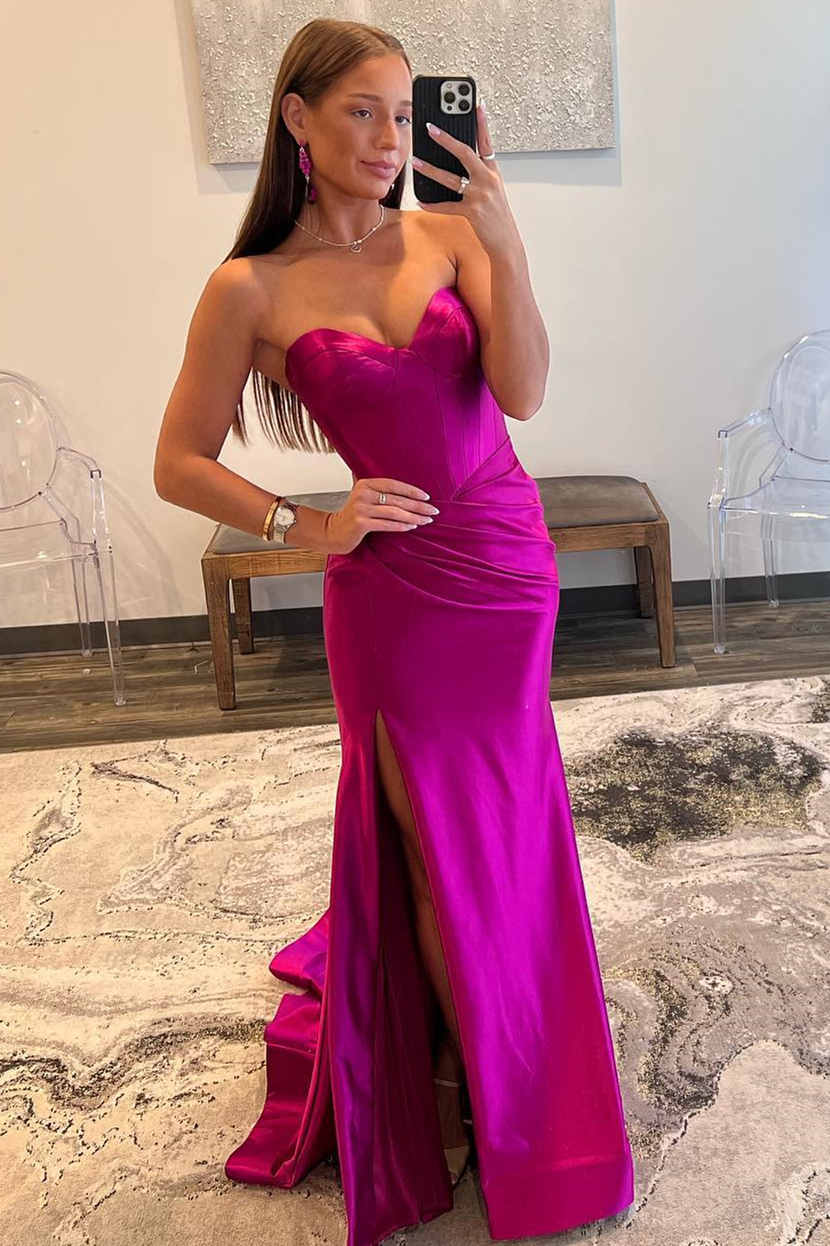 Meerjungfrau-Schatzkleid aus Satin mit Schlitz