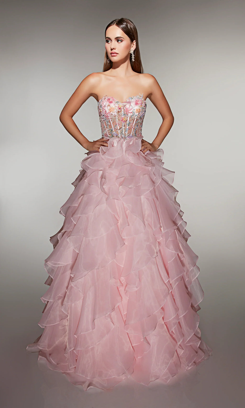 Märchenhaftes, trägerloses Ballkleid in Rouge mit floral verziertem Korsett und gerafftem Organza-Rock: Abschlussballkleid