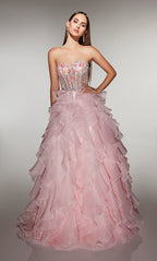Märchenhaftes, trägerloses Ballkleid in Rouge mit floral verziertem Korsett und gerafftem Organza-Rock: Abschlussballkleid