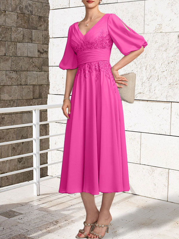 Vestido de gasa con encaje y escote en V hasta la rodilla para madre de la novia con pliegues