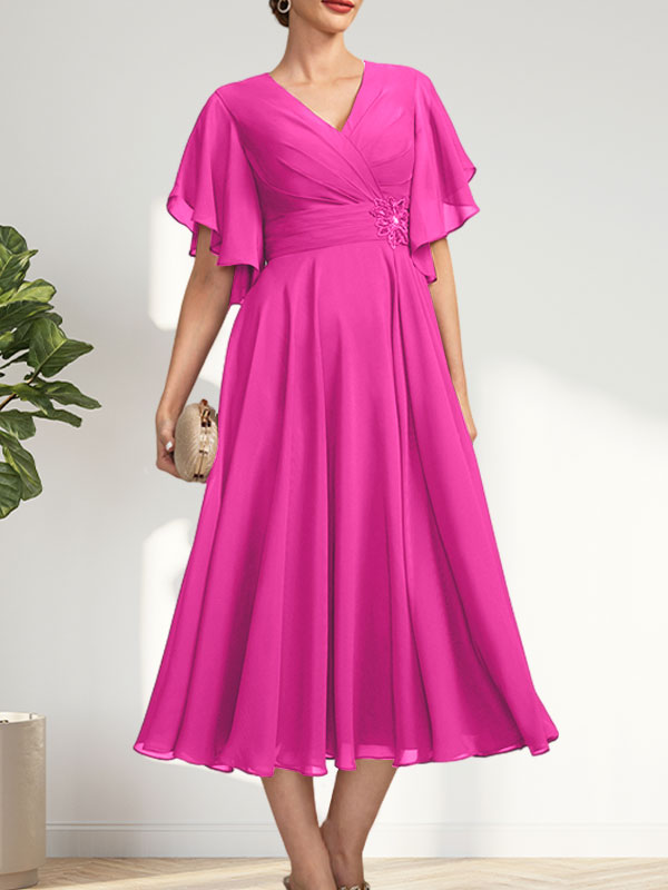 A-Linien-Chiffonkleid mit V-Ausschnitt, Teelänge und plissierter Perlenstickerei für die Mutter der Braut