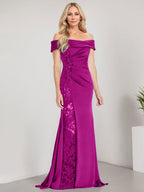 A-Linien-Kleid mit schulterfreiem bodenlangem Schnitt, Applikationen, Perlenstickerei, Meerjungfrauen-Stil und hohem Beinschlitz – perfekt für die Mutter der Braut. 