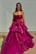 Fuchsiafarbene A-Linien-Organza-Trägerkleider mit Rüschenlagen und Schlitz