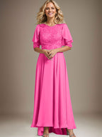 A-Linien-Kleid mit asymmetrischem Chiffon-Spitzenausschnitt und Perlenstickerei für die Mutter der Braut. 