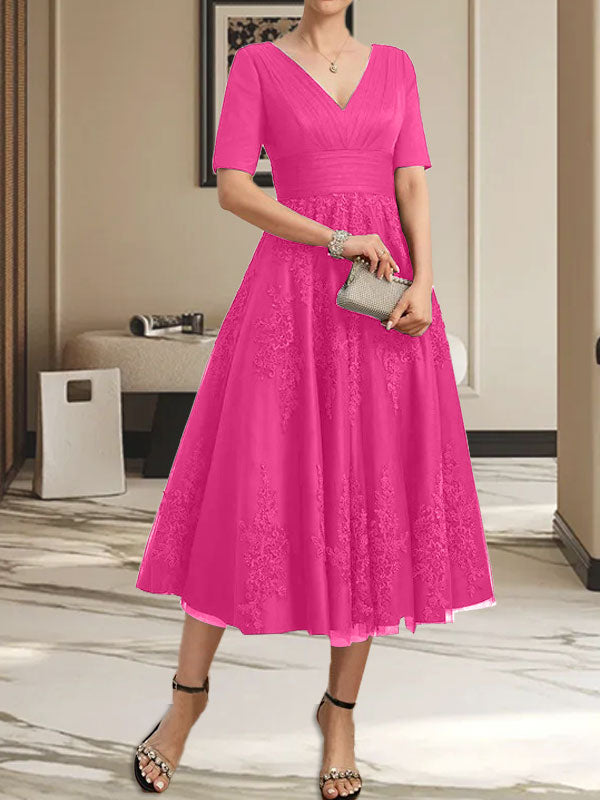 A-Linien-Kleid mit V-Ausschnitt, Teelänge, Tüllspitze und Falten für die Mutter der Braut