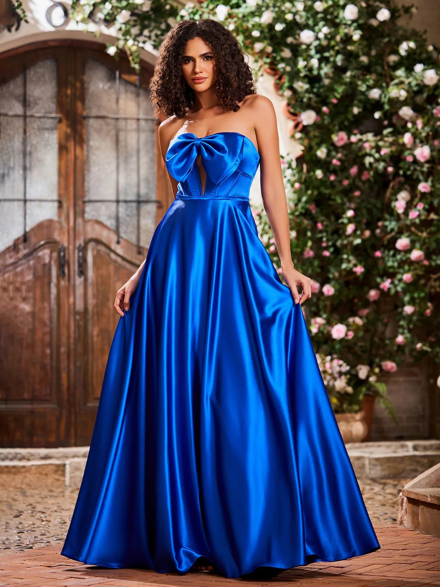 Vestido de gala de raso sin tirantes glamuroso con detalle de lazo: Vestido de promoción