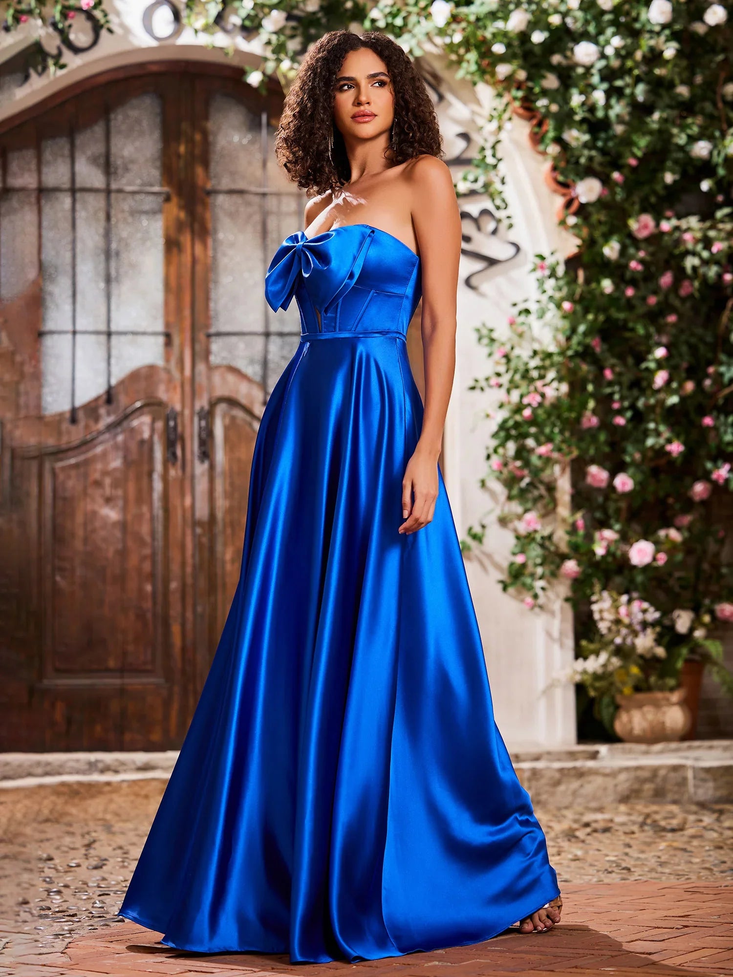 Vestido de gala de raso sin tirantes glamuroso con detalle de lazo: Vestido de promoción