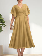 A-Linien-Chiffonkleid mit V-Ausschnitt, Teelänge und plissierter Perlenstickerei für die Mutter der Braut