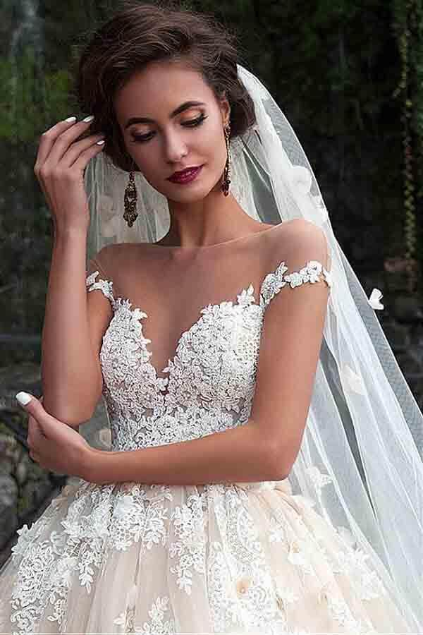 Gorgeous Ball Gown Cap Sleeves Wedding Dresses With Lace Appliques