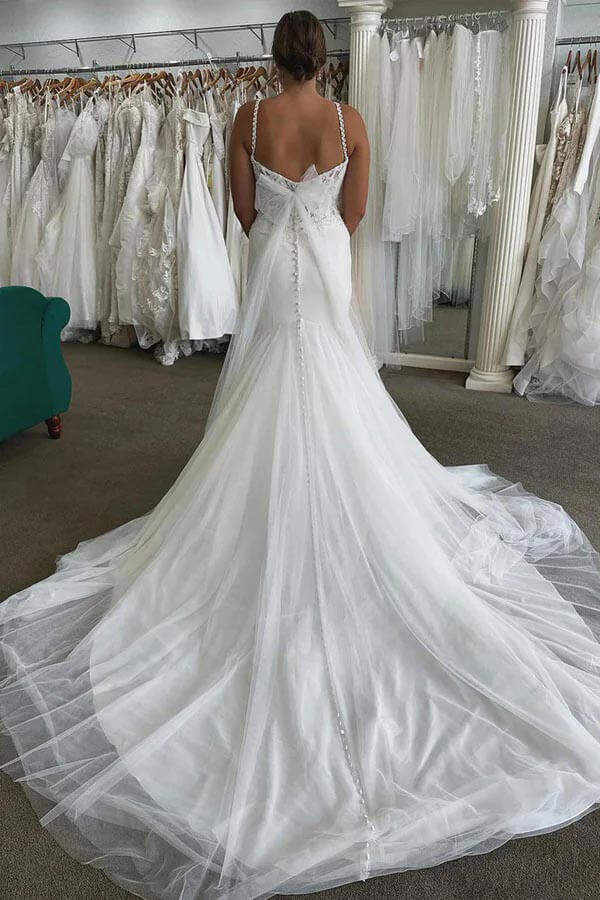 Preciosos vestidos de novia de satén con corte sirena y escote corazón con cola de corte