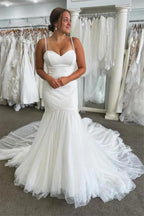Preciosos vestidos de novia de satén con corte sirena y escote corazón con cola de corte