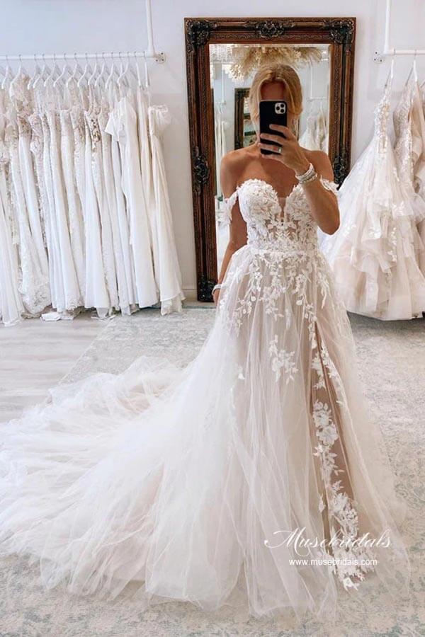Hermosos vestidos de novia de tul con escote en forma de A y apliques de encaje