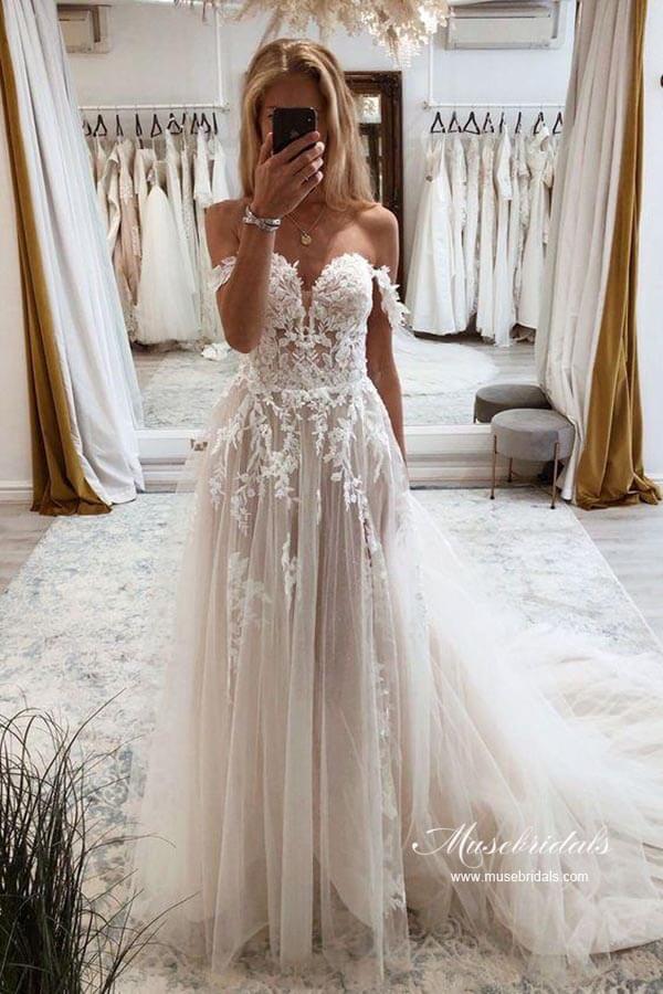 Hermosos vestidos de novia de tul con escote en forma de A y apliques de encaje