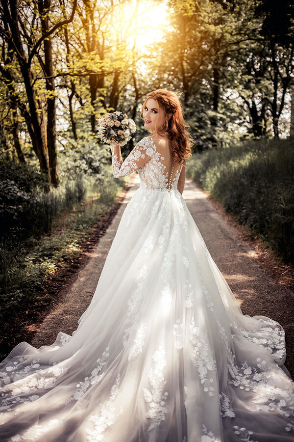 Hermosos vestidos de novia de manga larga con cuello ilusión y encaje de tul