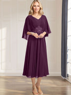A-Linien-Kleid aus Chiffon mit V-Ausschnitt, Teelänge, plissierten Paillettenapplikationen und Perlenstickerei für die Mutter der Braut 