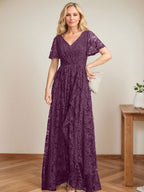 A-Linien-Kleid mit V-Ausschnitt, asymmetrischem Spitzenbesatz und Kaskadenrüschen für die Mutter der Braut 