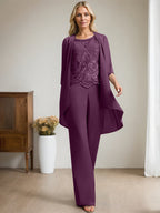 Vestido de madre de la novia de gasa con encaje, escote redondo y lentejuelas y mono/pantalón separado 