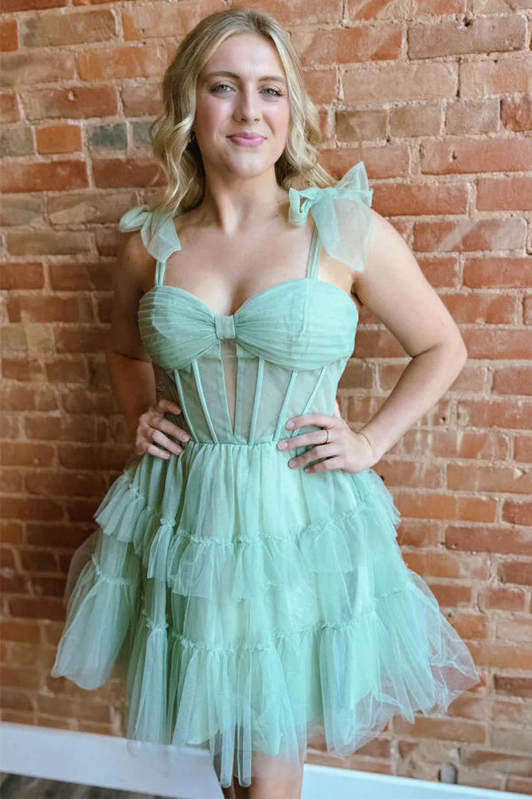 Kurzes Korsett-Heimkehrkleid mit Trägern, A-Linie und gestuftem Tüll
