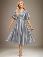 A-Linien-Kleid aus Stretch-Satin mit V-Ausschnitt, Teelänge, Perlenstickerei und Falten für die Mutter der Braut 