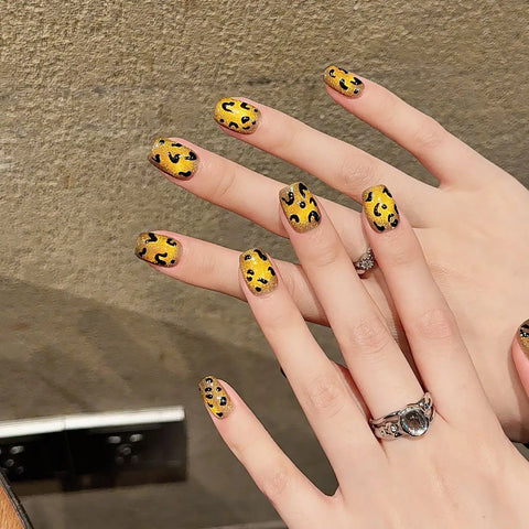 New Arrived Luxury Designed Reusable False Nails Short  Acrylic Press on Nails Artificial Nails