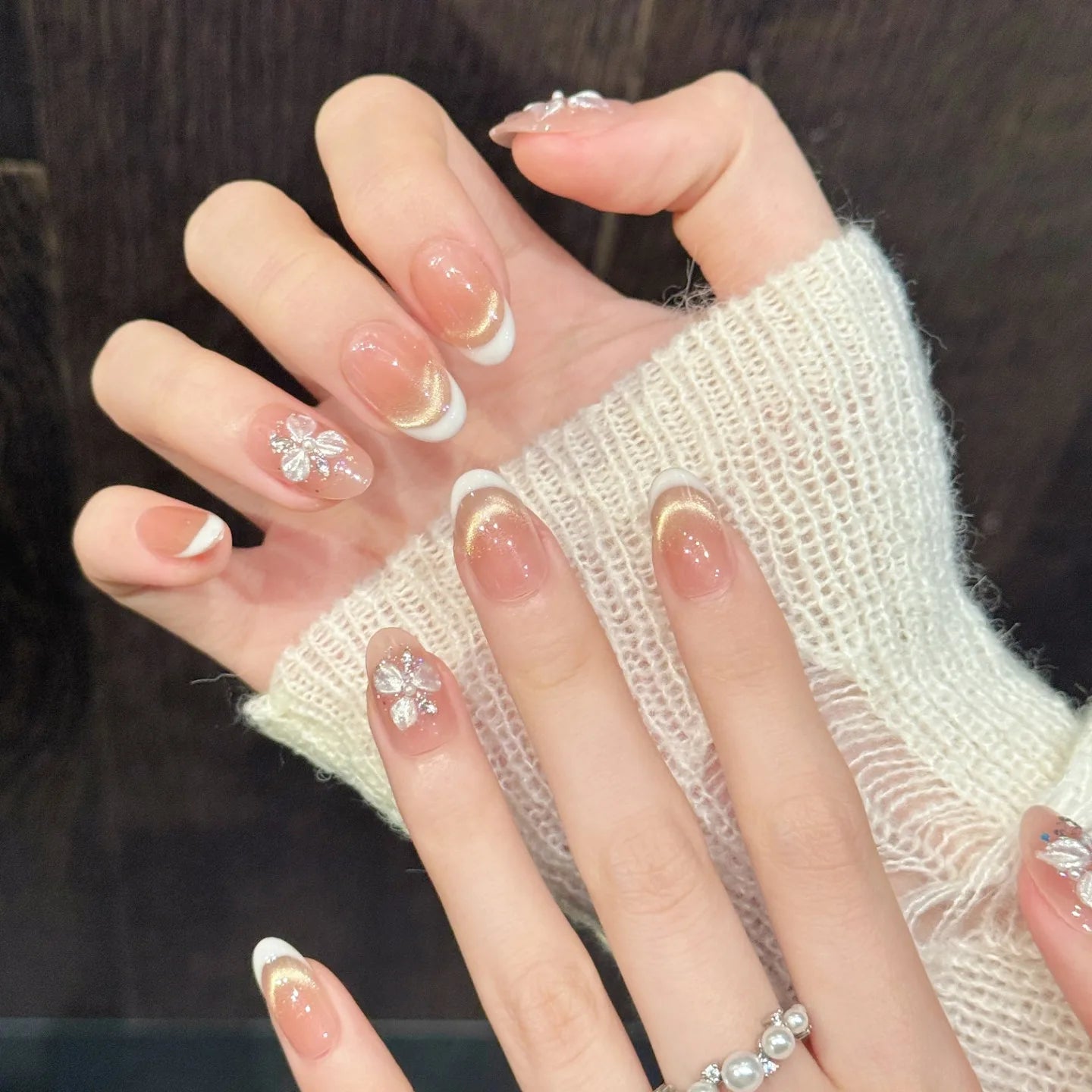 High Quality Short Oval Shape Elegant French White Tips Cat Eye 3D Pearls Flower Nail Art Handmade Press on Nails