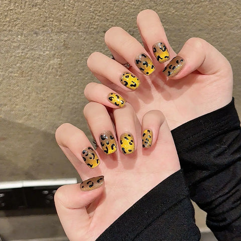 New Arrived Luxury Designed Reusable False Nails Short  Acrylic Press on Nails Artificial Nails