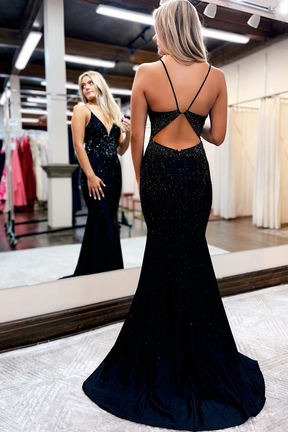 Meerjungfrauen-Abendkleid aus Satin mit Spaghettiträgern und Perlenbesatz