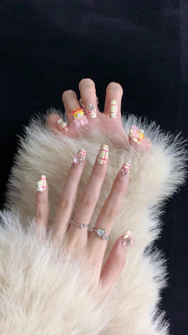 Customized Logo Cute Cartoon False Nails Handmade Short Removable Diamond Ins Artificial Nails