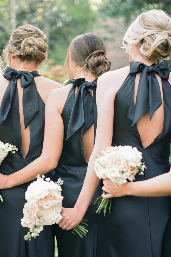 Langes weißes Brautjungfernkleid mit Neckholder-Ausschnitt und Rückenausschnitt
