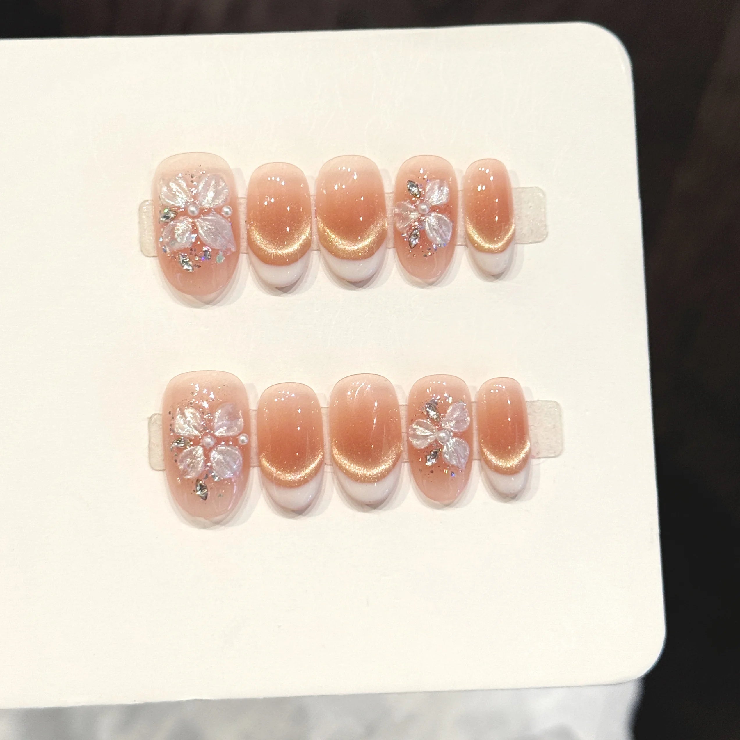 High Quality Short Oval Shape Elegant French White Tips Cat Eye 3D Pearls Flower Nail Art Handmade Press on Nails