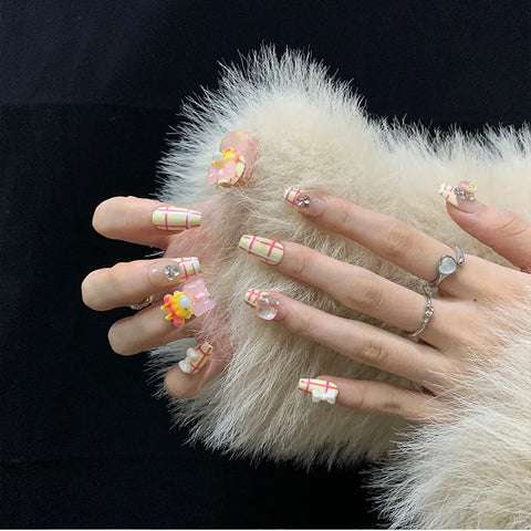 Customized Logo Cute Cartoon False Nails Handmade Short Removable Diamond Ins Artificial Nails