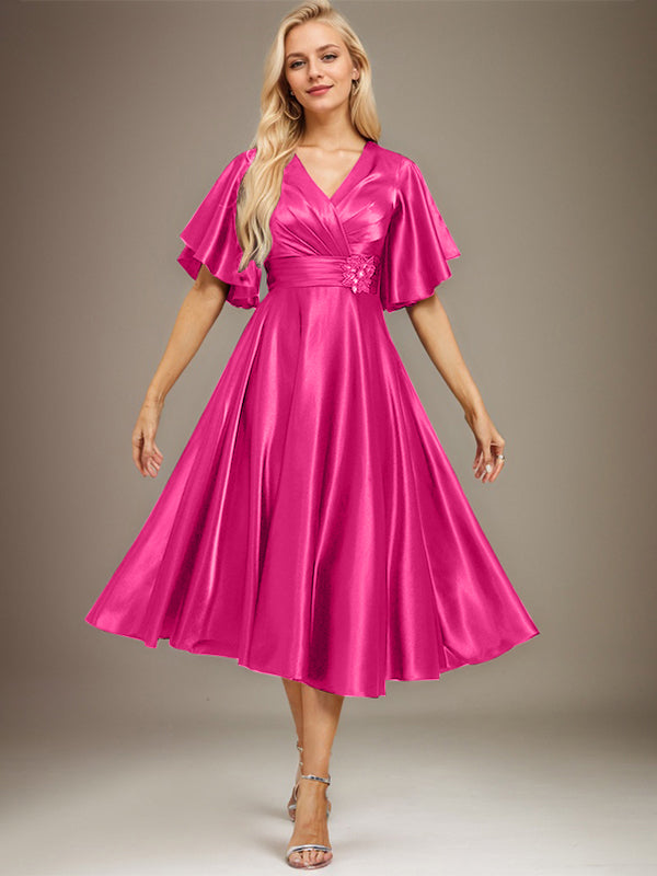 A-Linien-Kleid aus Stretch-Satin mit V-Ausschnitt, Teelänge, Perlenstickerei und Falten für die Mutter der Braut 