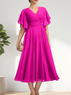A-Linien-Chiffonkleid mit V-Ausschnitt, Teelänge und plissierter Perlenstickerei für die Mutter der Braut