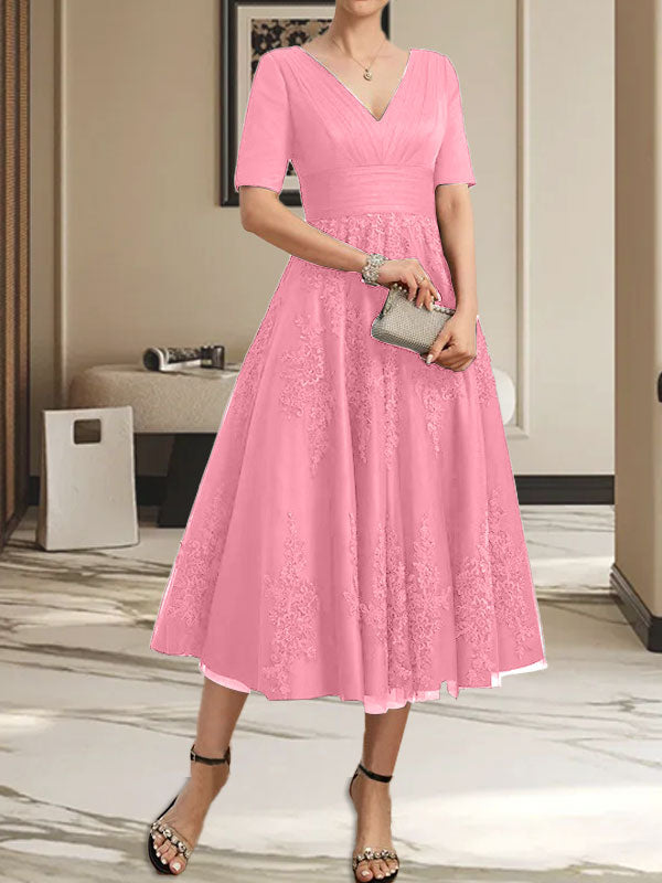A-Linien-Kleid mit V-Ausschnitt, Teelänge, Tüllspitze und Falten für die Mutter der Braut