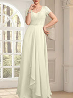 A-Linien-Kleid mit herzförmigem Herzausschnitt, bodenlang, aus Chiffon und Spitze, mit Perlenstickerei und Kaskadenrüschen – ideal für die Mutter der Braut